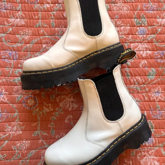 White Quad Platform Chelsea Doc Marten Boots! - Picture 3 of 8